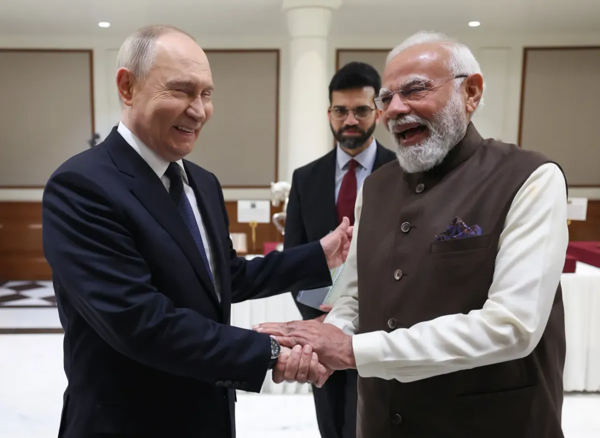 Putin wird in Indien herzlich empfangen und betont: die Tage des Kolonialismus sind vorbei