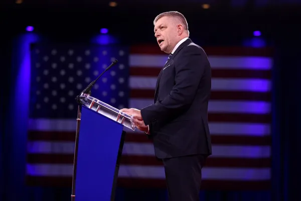 Zepp-LaRouche veröffentlicht offenen Brief an den Papst: „Verhindern Sie den Absturz in einen unwiderruflichen Abgrund“