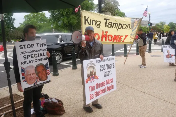 Travestie in Washington versus globale Entwicklung